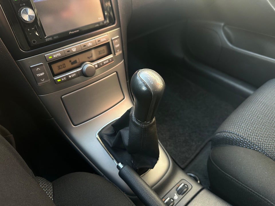 Toyota Avensis 1,8 VVT-i Sol stc. 5d