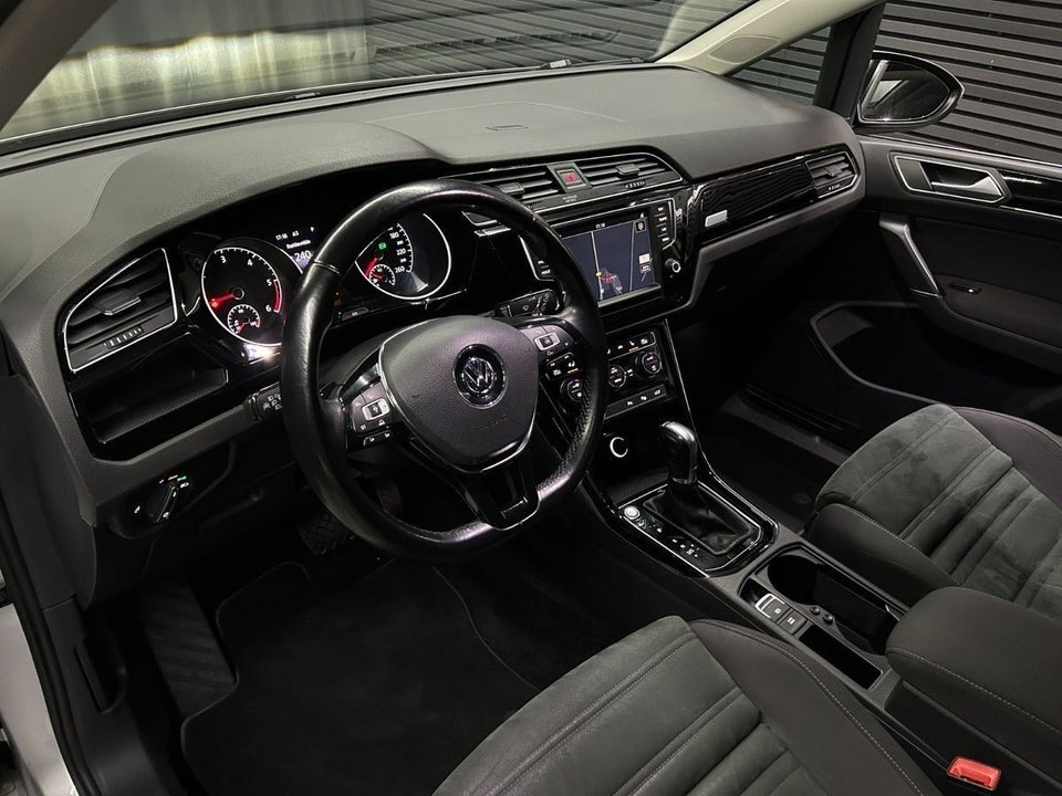 VW Touran 2,0 TDi 190 R-line DSG 5d