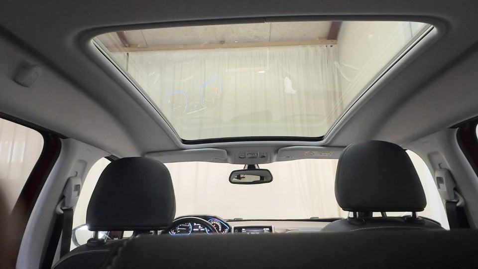 Peugeot 2008 1,2 e-THP 110 Allure Sky 5d