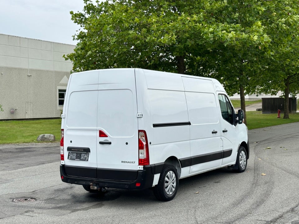 Renault Master IV T33 2,3 dCi 150 L2H2 Kassevogn