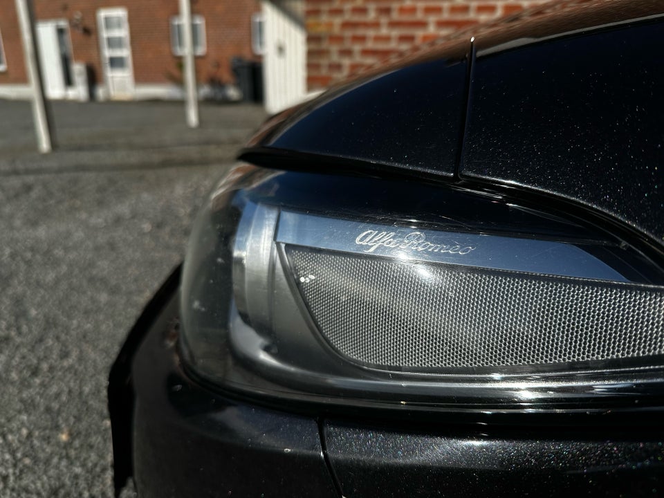 Alfa Romeo Giulia 2,0 T 280 Veloce aut. Q4 4d