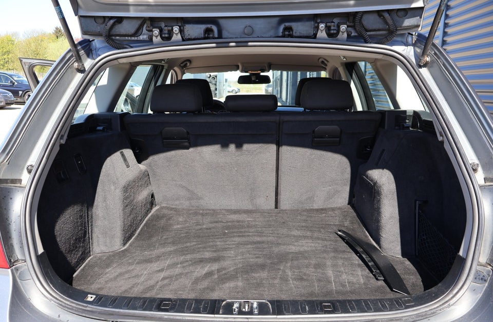 BMW 320d 2,0 Touring 5d