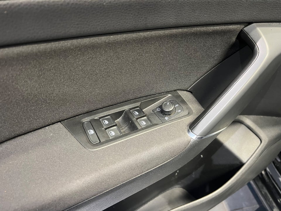 VW Touran 1,6 TDi 115 IQ.Drive DSG 7prs 5d