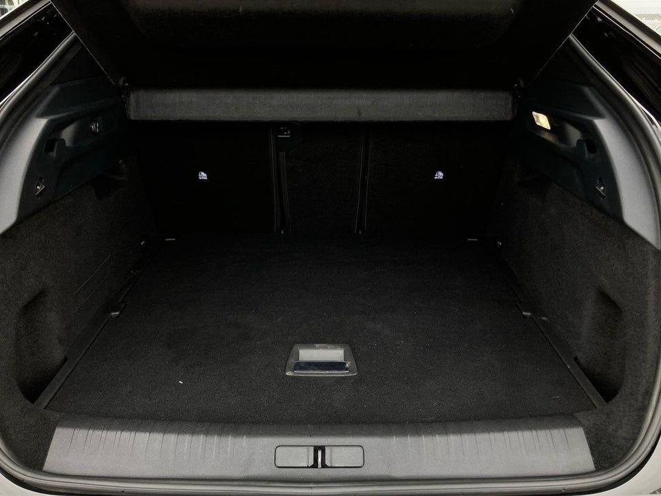 Peugeot e-3008 77 GT 5d