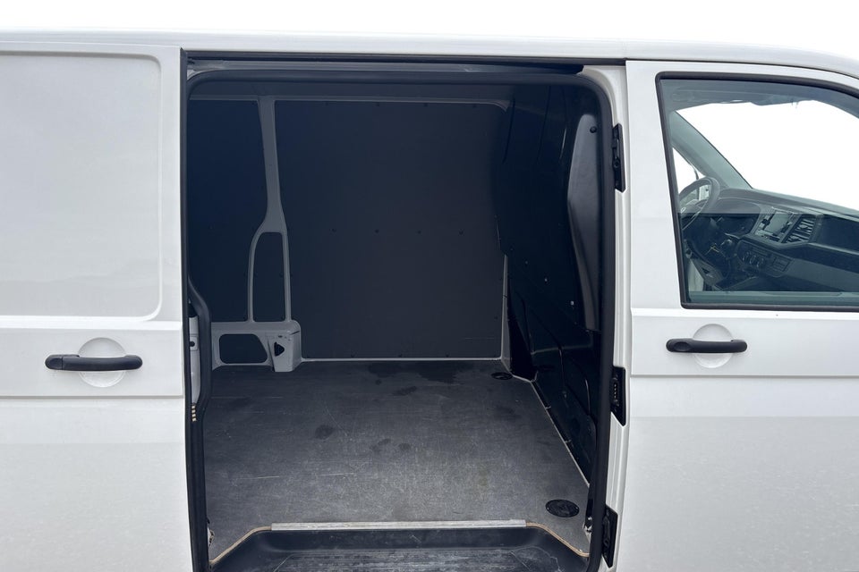 VW Transporter 2,0 TDi 110 Kassevogn lang