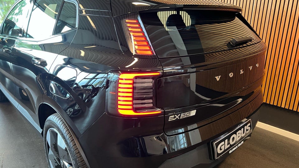 Volvo EX30 Extended Range Plus 5d