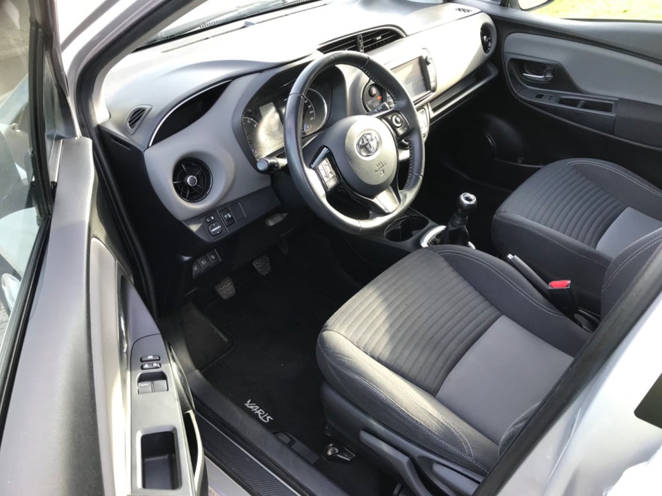 Toyota Yaris 1,0 VVT-i T2 5d