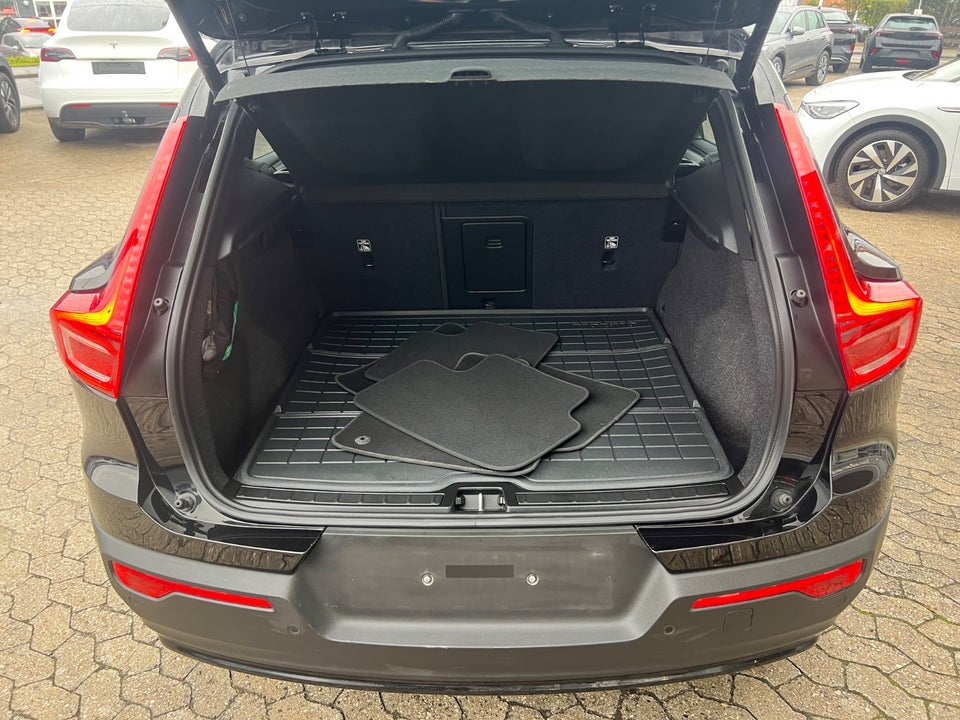 Volvo EX40 Extended Range Black Edition 5d