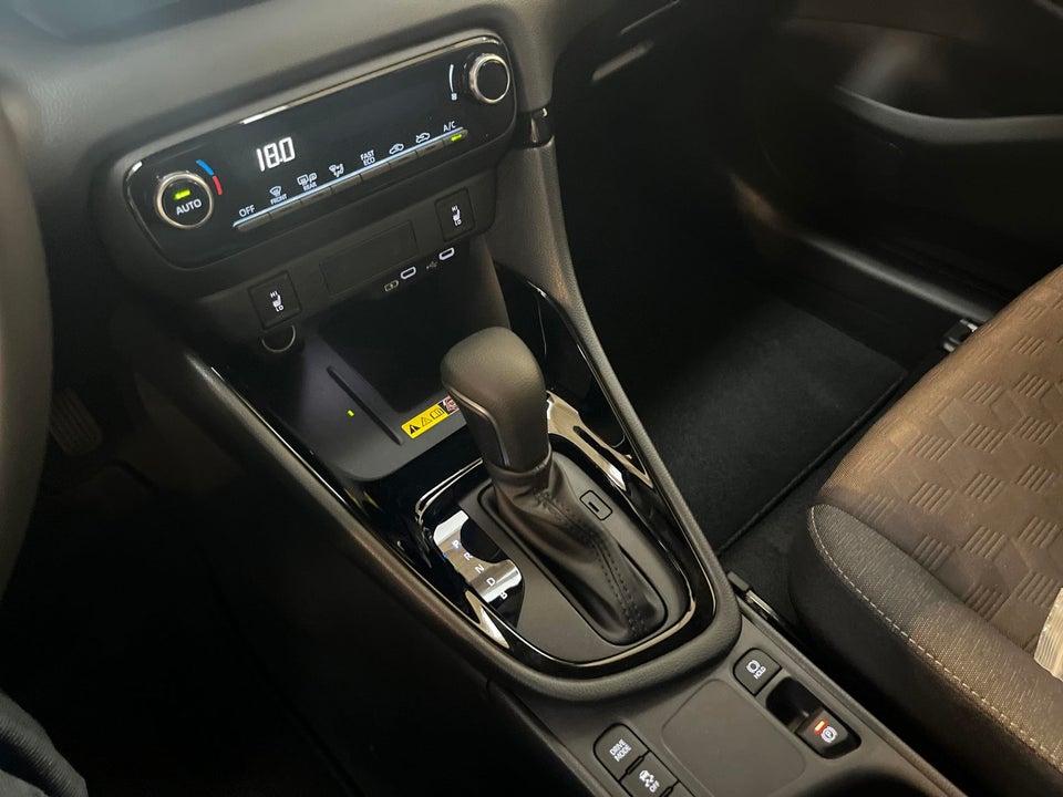 Toyota Yaris 1,5 Hybrid Style e-CVT Van 5d