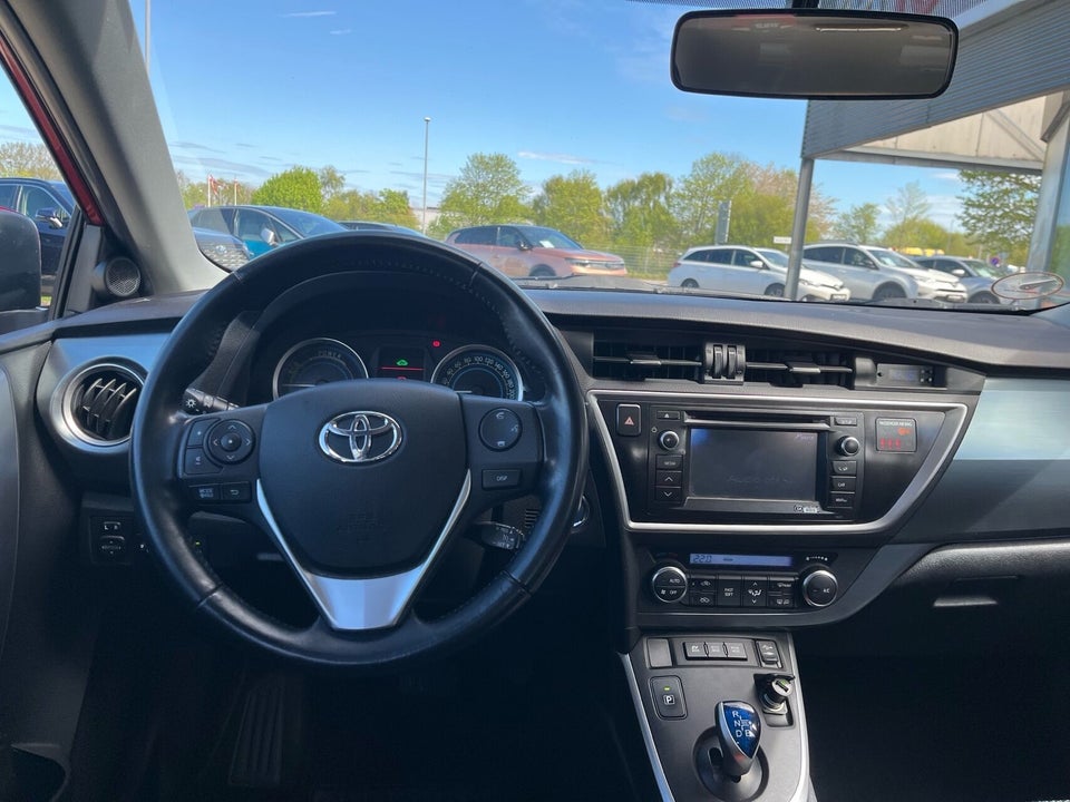 Toyota Auris 1,8 Hybrid H2+ CVT 5d