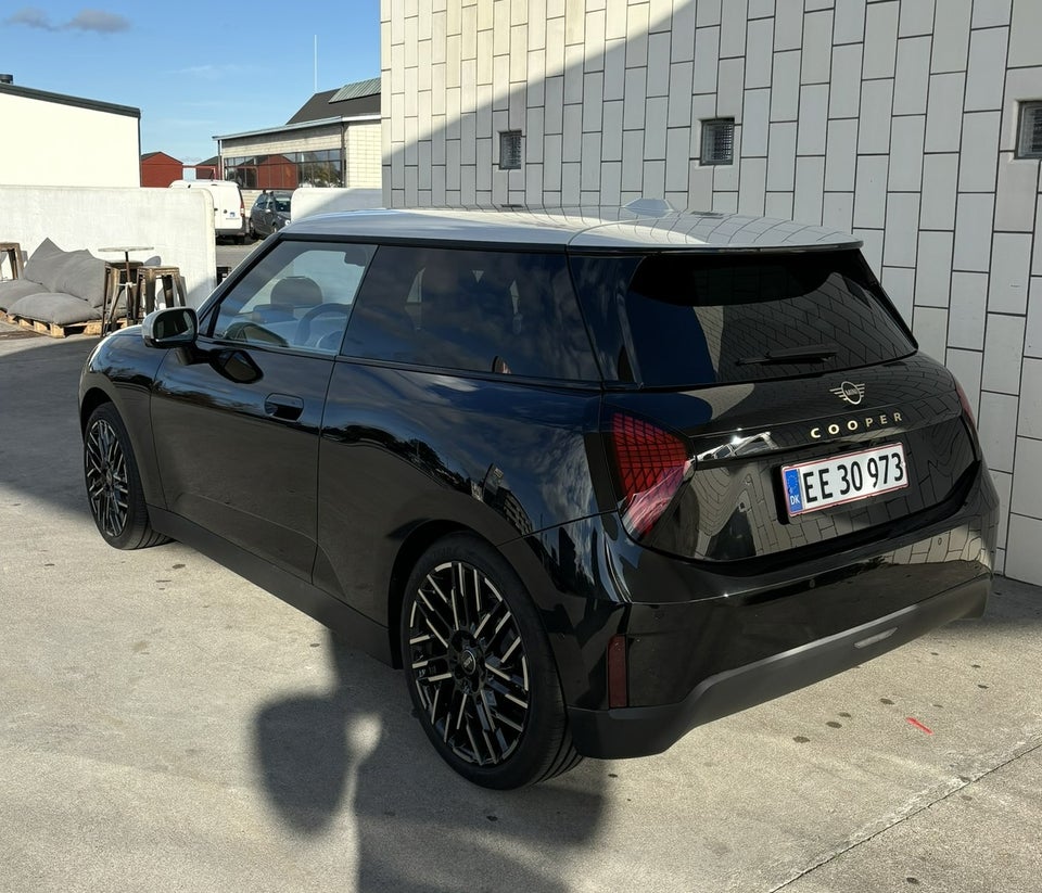 MINI Cooper E Favoured Trim L 3d