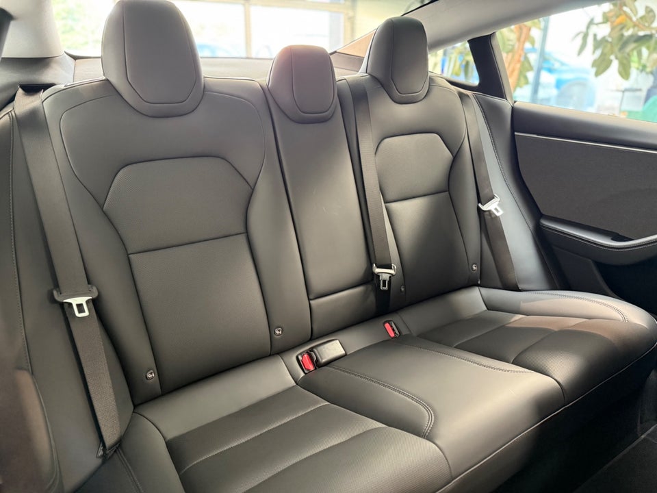 Tesla Model 3 RWD 4d