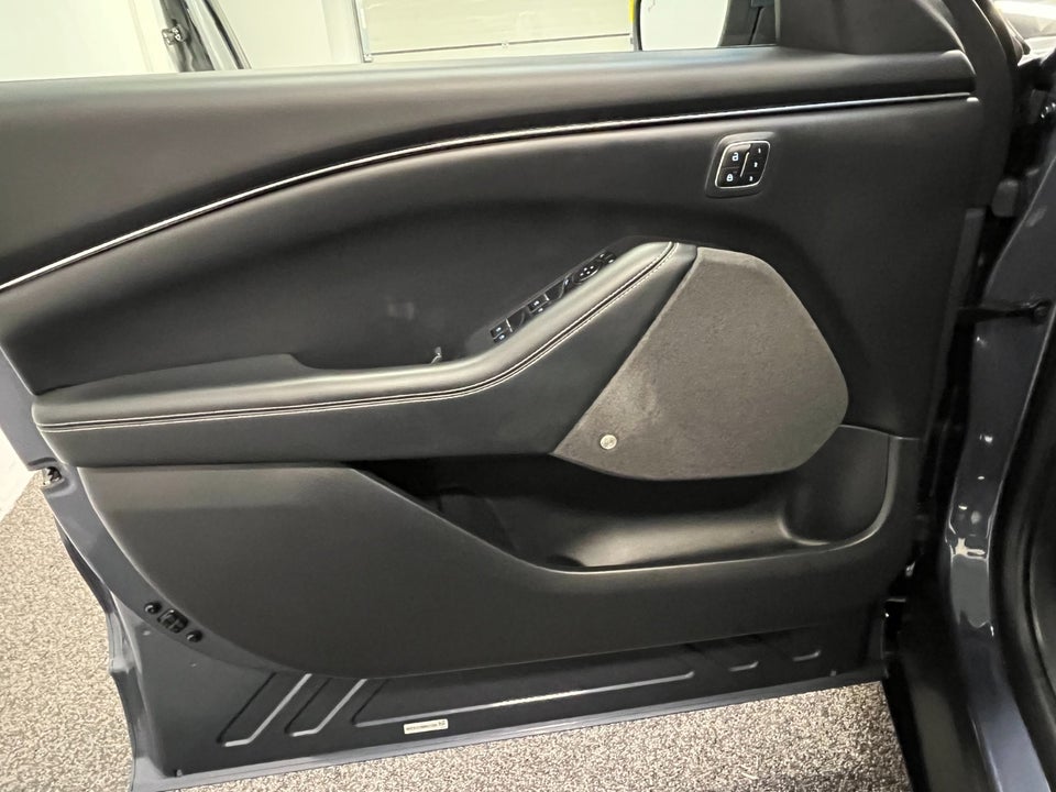 Ford Mustang Mach-E 98 Extended Range 5d