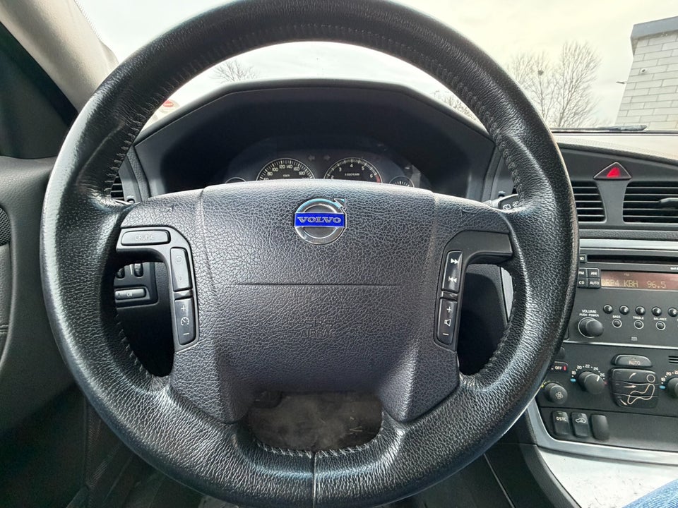 Volvo V70 2,4 170 Momentum 5d