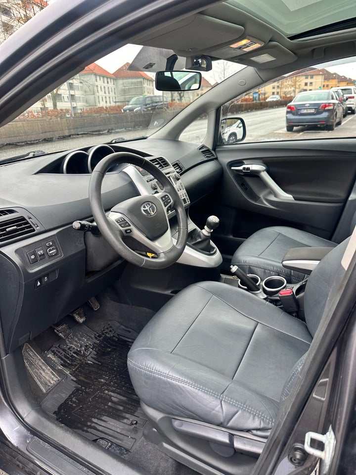 Toyota Verso 2,0 D-4D T1 Skyview 5d