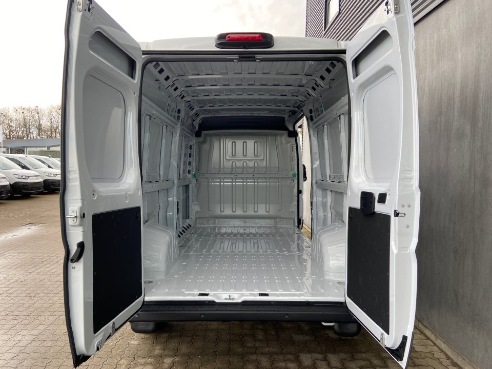 Peugeot Boxer 435 2,2 BlueHDi 165 L3H2 Premium