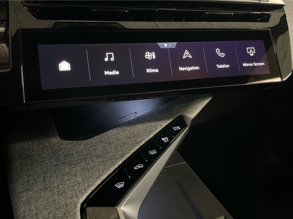 Peugeot e-3008 77 GT Pack 5d