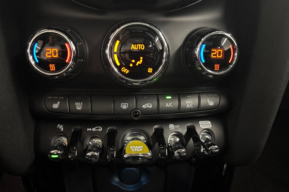 MINI Cooper SE Essential 3d