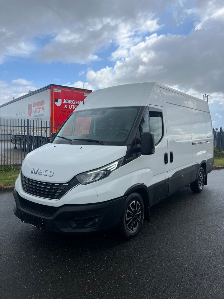 Iveco Daily 2,3 35S16 12m³ Van AG8