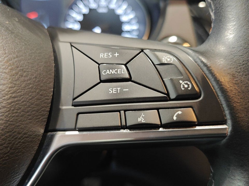 Nissan Qashqai 1,3 Dig-T 140 N-Connecta 5d