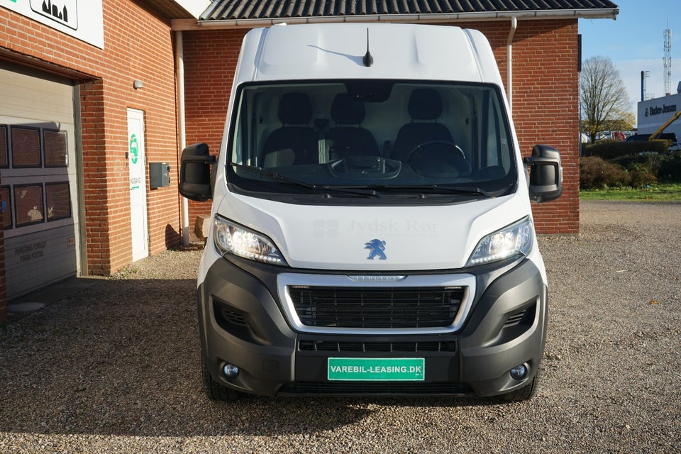 Peugeot Boxer 333 2,2 BlueHDi 140 L2H2 Premium
