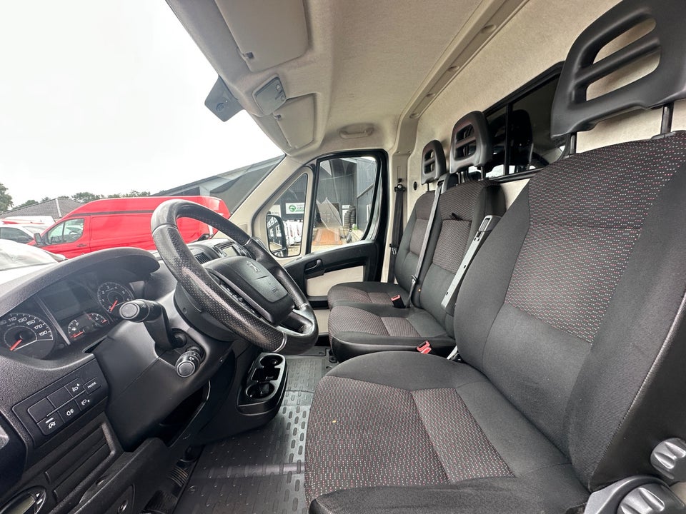 Peugeot Boxer 335 2,0 BlueHDi 130 L2H2 Premium