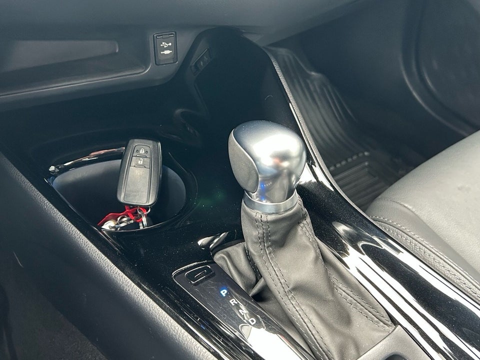 Toyota C-HR 1,8 Hybrid C-LUB Business CVT 5d