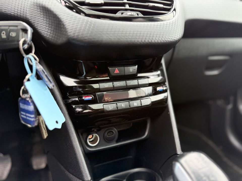 Peugeot 208 1,5 BlueHDi 100 Allure Sky 5d