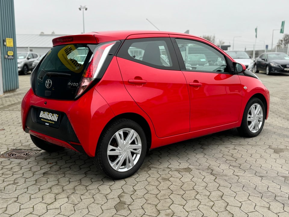 Toyota Aygo 1,0 VVT-i x-play 5d