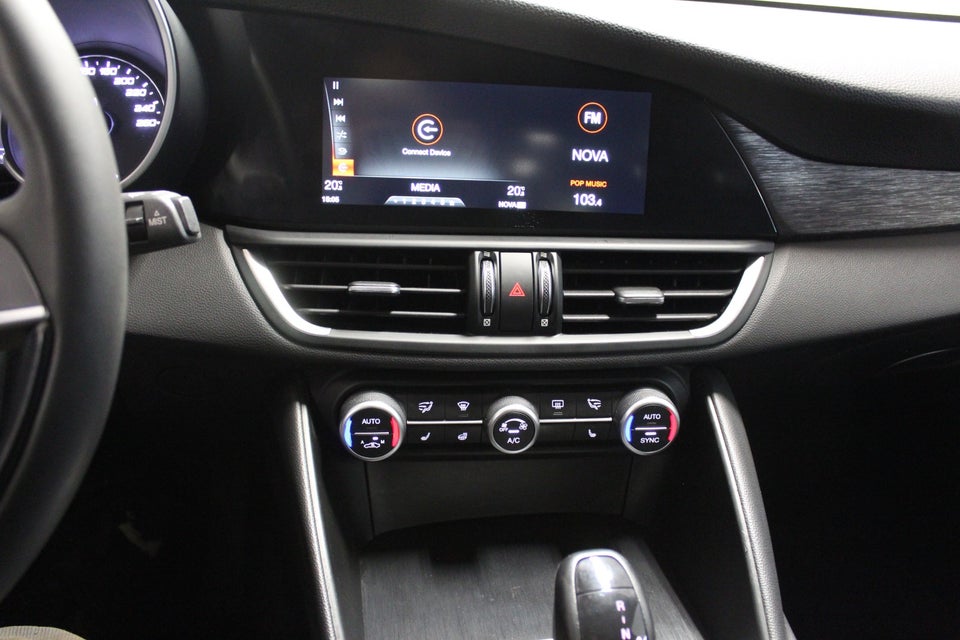 Alfa Romeo Giulia 2,0 T 200 Edizione aut. 4d