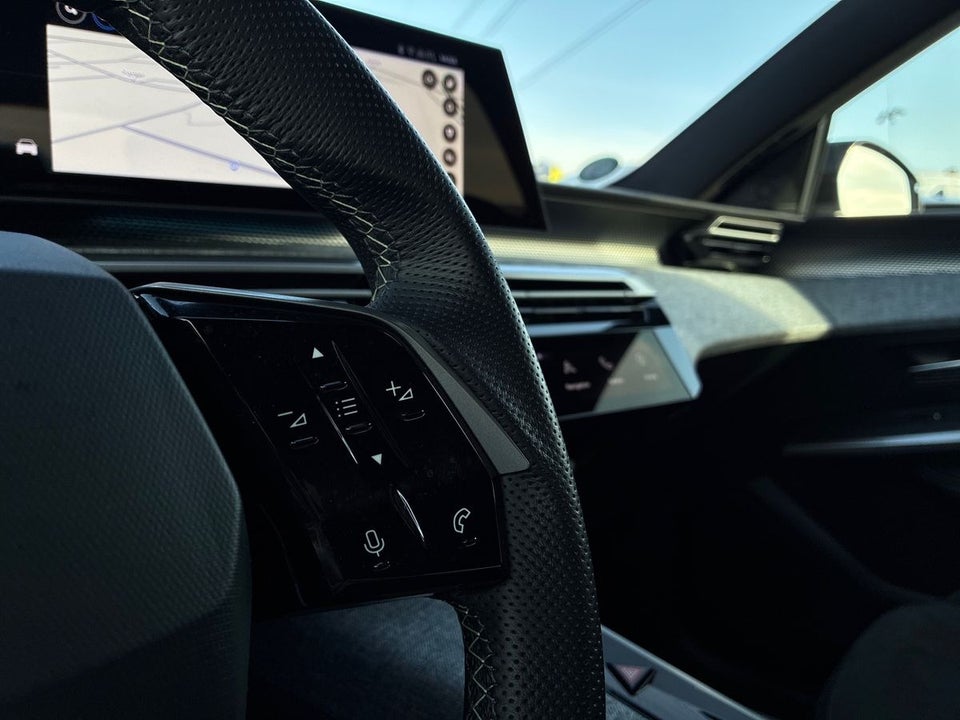 Peugeot e-3008 77 GT Pack 5d