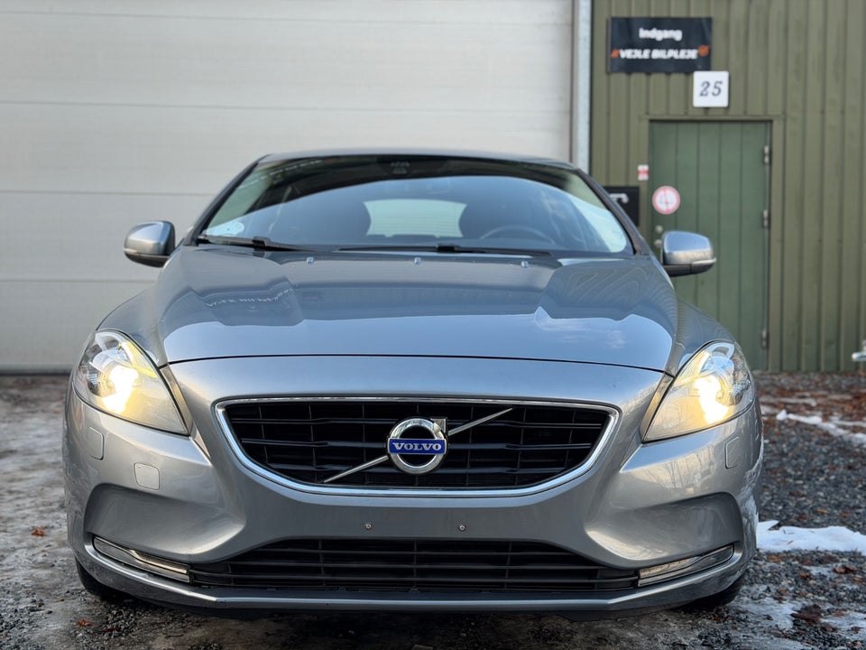 Volvo V40 2,0 D2 120 Momentum 5d