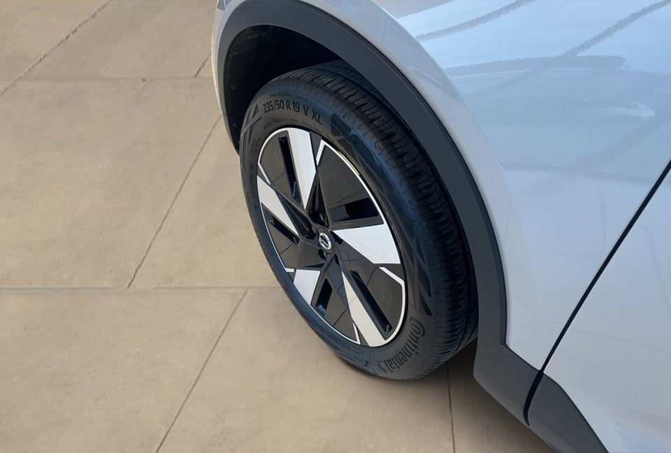 Volvo XC40 ReCharge Extended Range Plus 5d