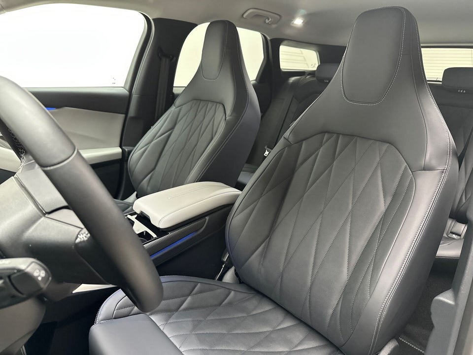 Ford Explorer 82 Premium Extended Range 5d