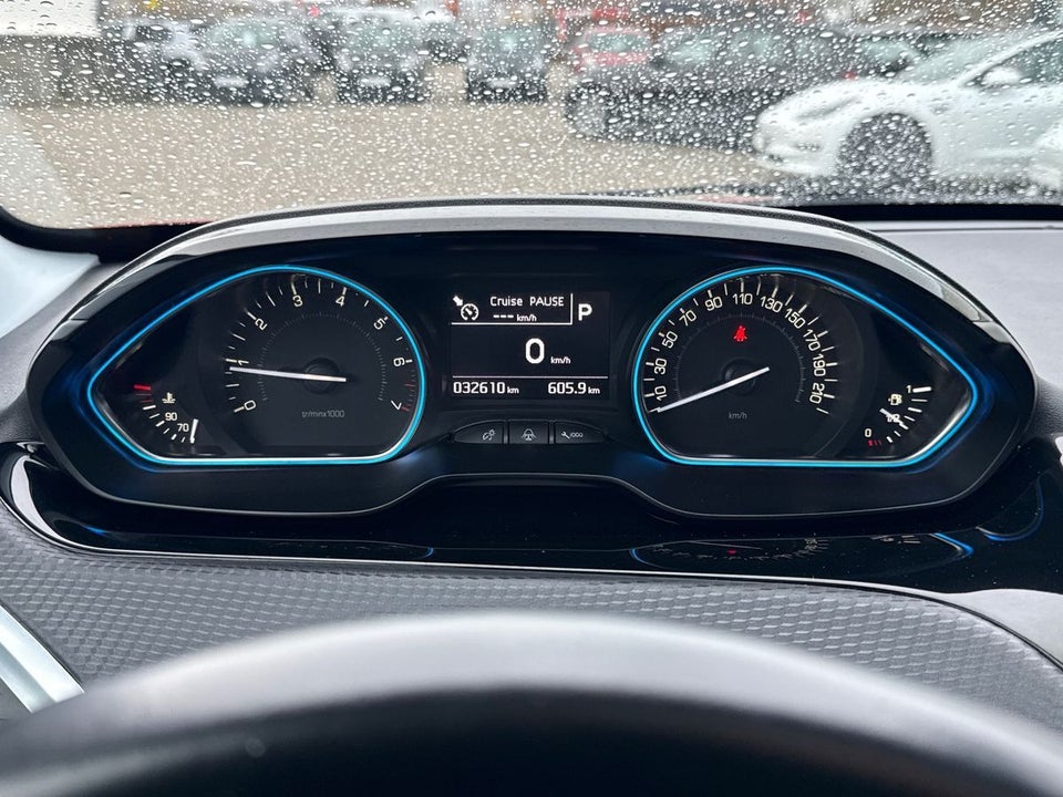 Peugeot 2008 1,2 e-THP 110 Desire Sky EAT6 5d