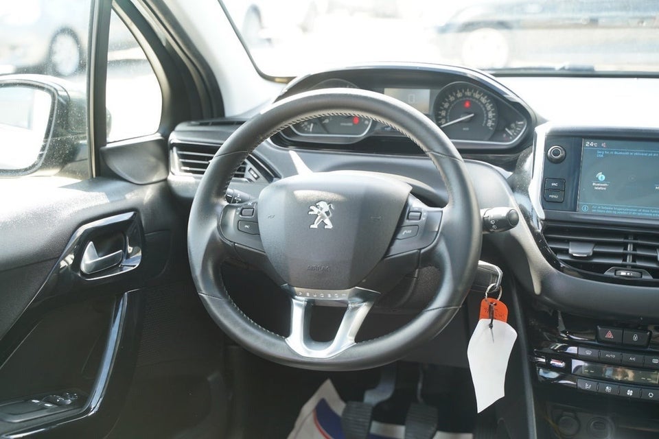 Peugeot 208 1,5 BlueHDi 100 Signature Sky 5d