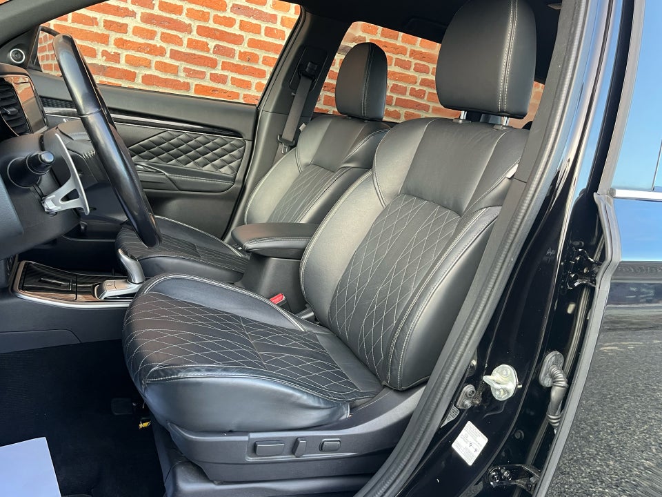 Mitsubishi Outlander 2,4 PHEV Instyle CVT 4WD 5d