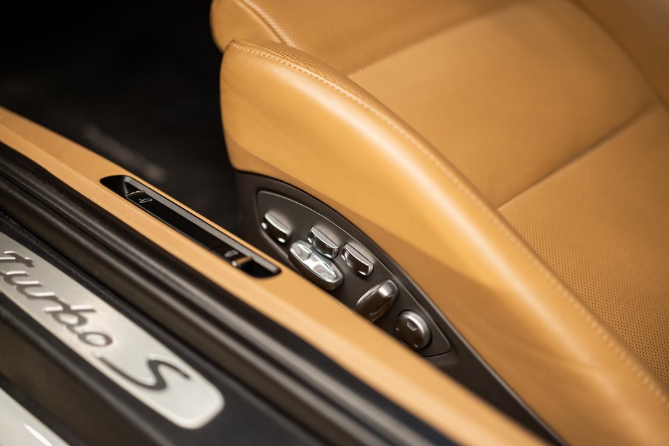 Porsche 911 Turbo S 3,8 Coupé PDK 2d