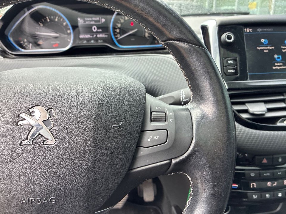 Peugeot 2008 1,2 e-THP 110 Selection Sky EAT6 5d