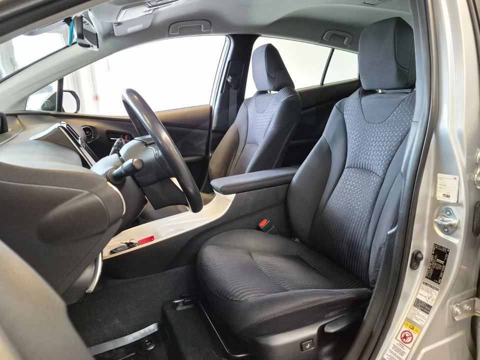 Toyota Prius 1,8 Hybrid H3 CVT 5d
