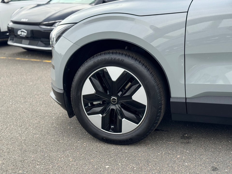 Volvo EX30 Standard Range Plus 5d