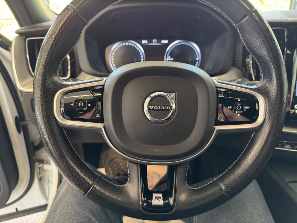 Volvo XC60 2,0 T8 407 R-Design aut. AWD 5d
