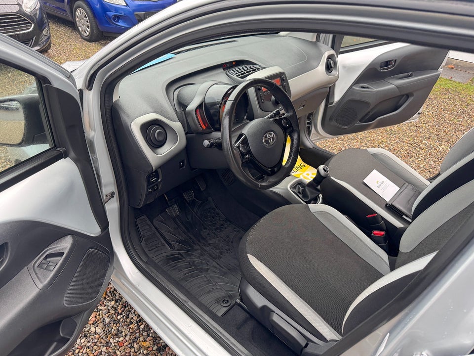 Toyota Aygo 1,0 VVT-i x-play 5d
