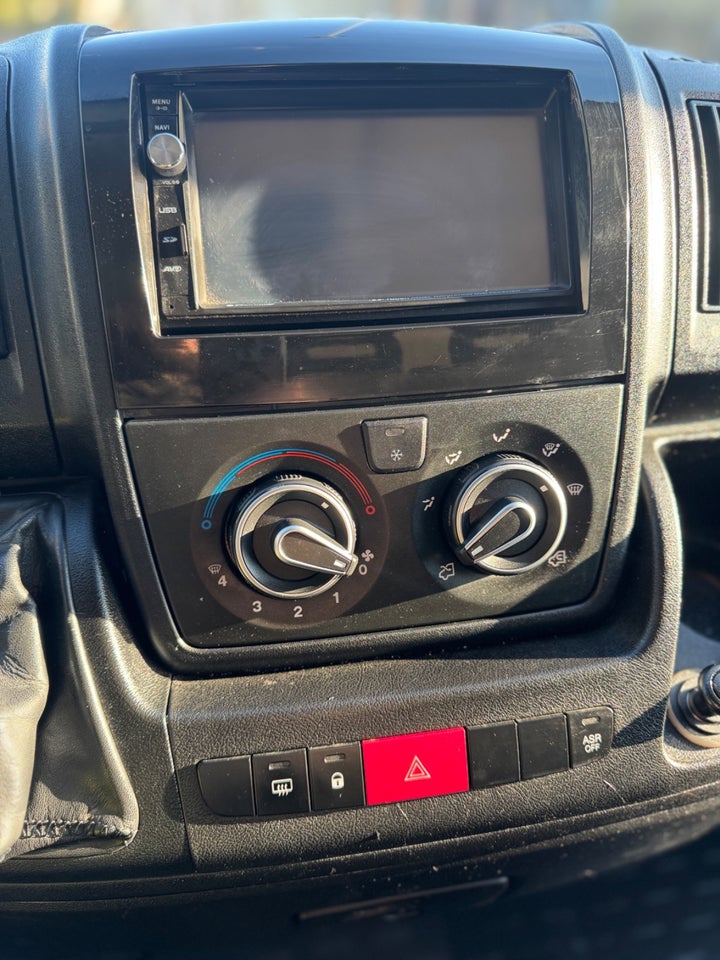 Peugeot Boxer 335 2,2 HDi 130 Alukasse m/lift 2d