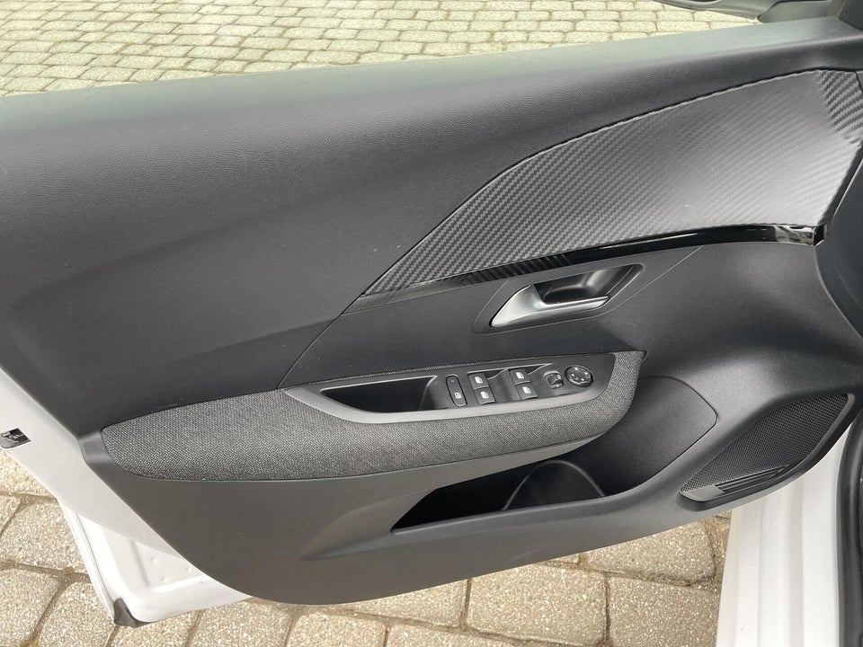 Peugeot e-208 50 GT 5d