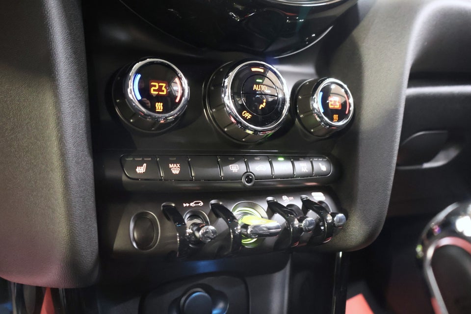 MINI Cooper SE Essential 3d