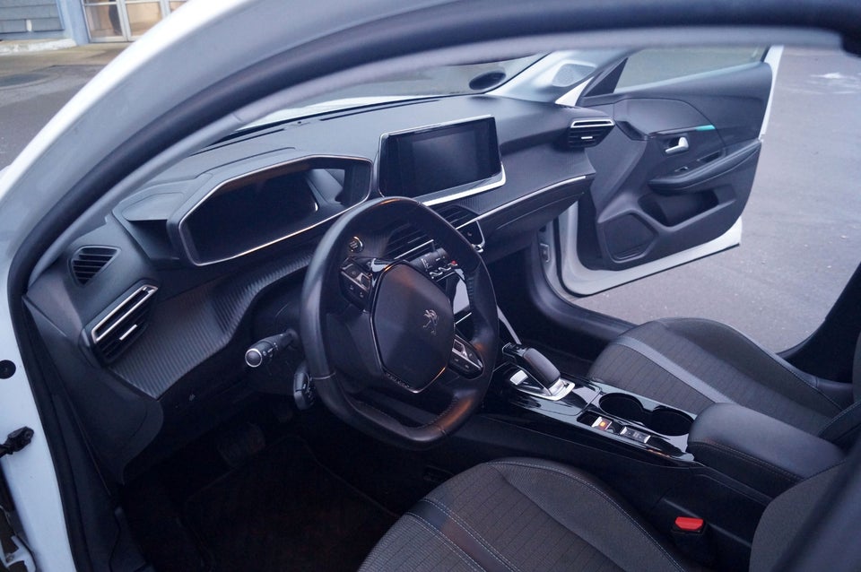 Peugeot e-208 50 Allure 5d