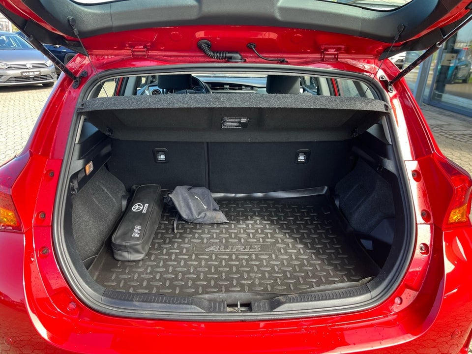 Toyota Auris 1,8 Hybrid H2+ CVT 5d