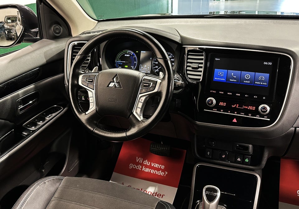 Mitsubishi Outlander 2,4 PHEV Luxury CVT 4WD 5d