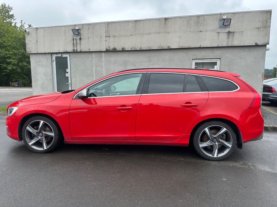 Volvo V60 2,0 D4 181 R-Design 5d